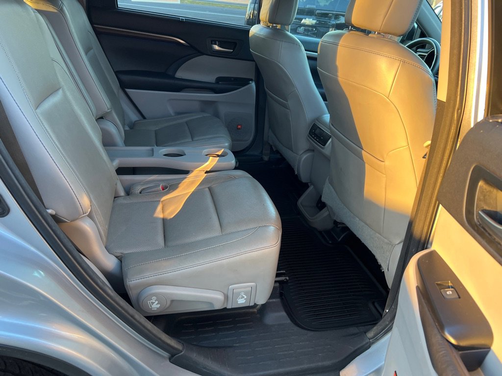 Used 2015 Toyota Highlander Limited image 14