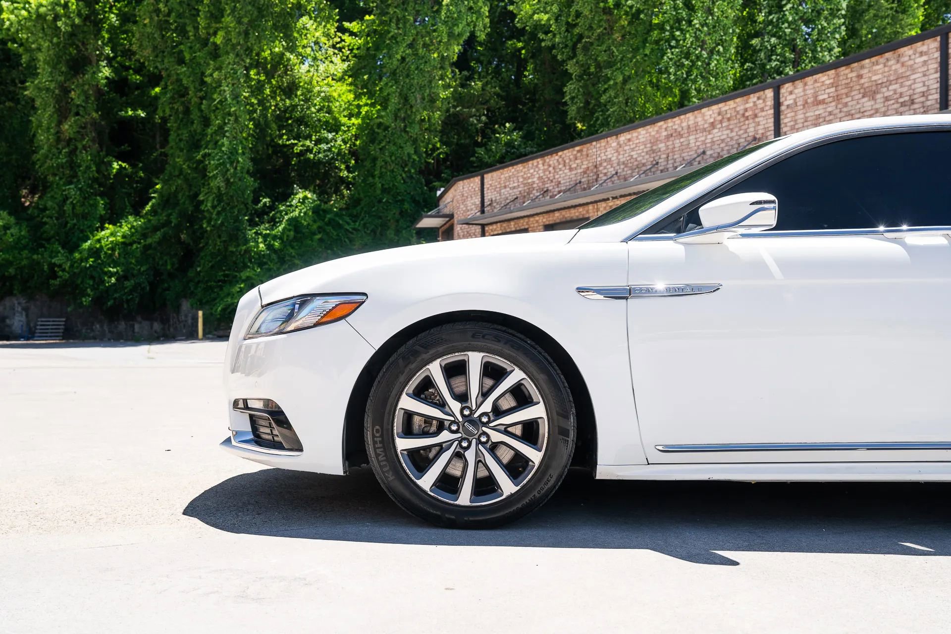 Used 2020 Lincoln Continental FWD image 3