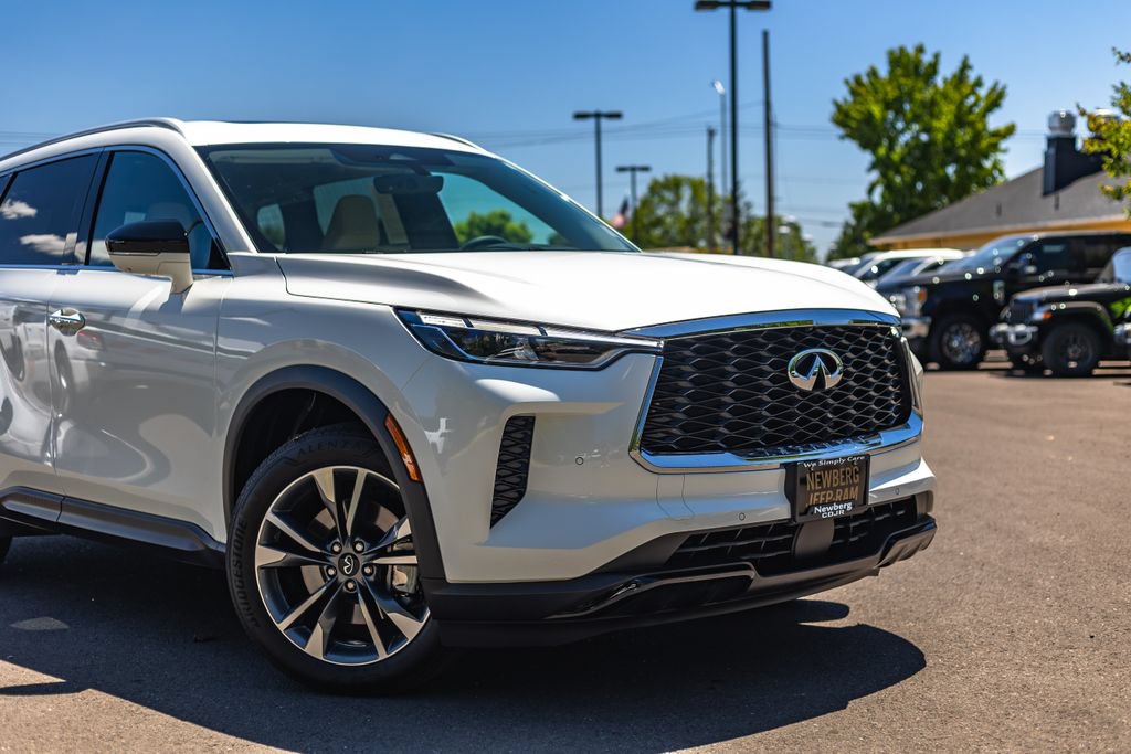 Used 2024 INFINITI QX60 Luxe AWD/4WD image 3