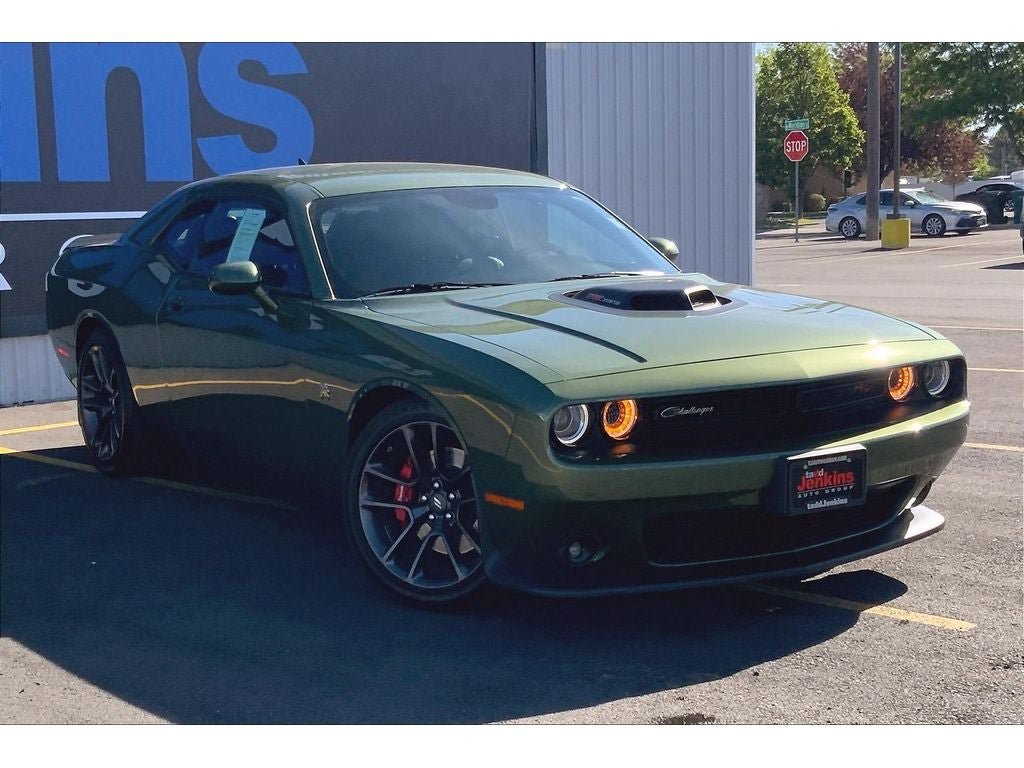 Used 2022 Dodge Challenger R/T Scat Pack w/ Shaker Package RWD image 2