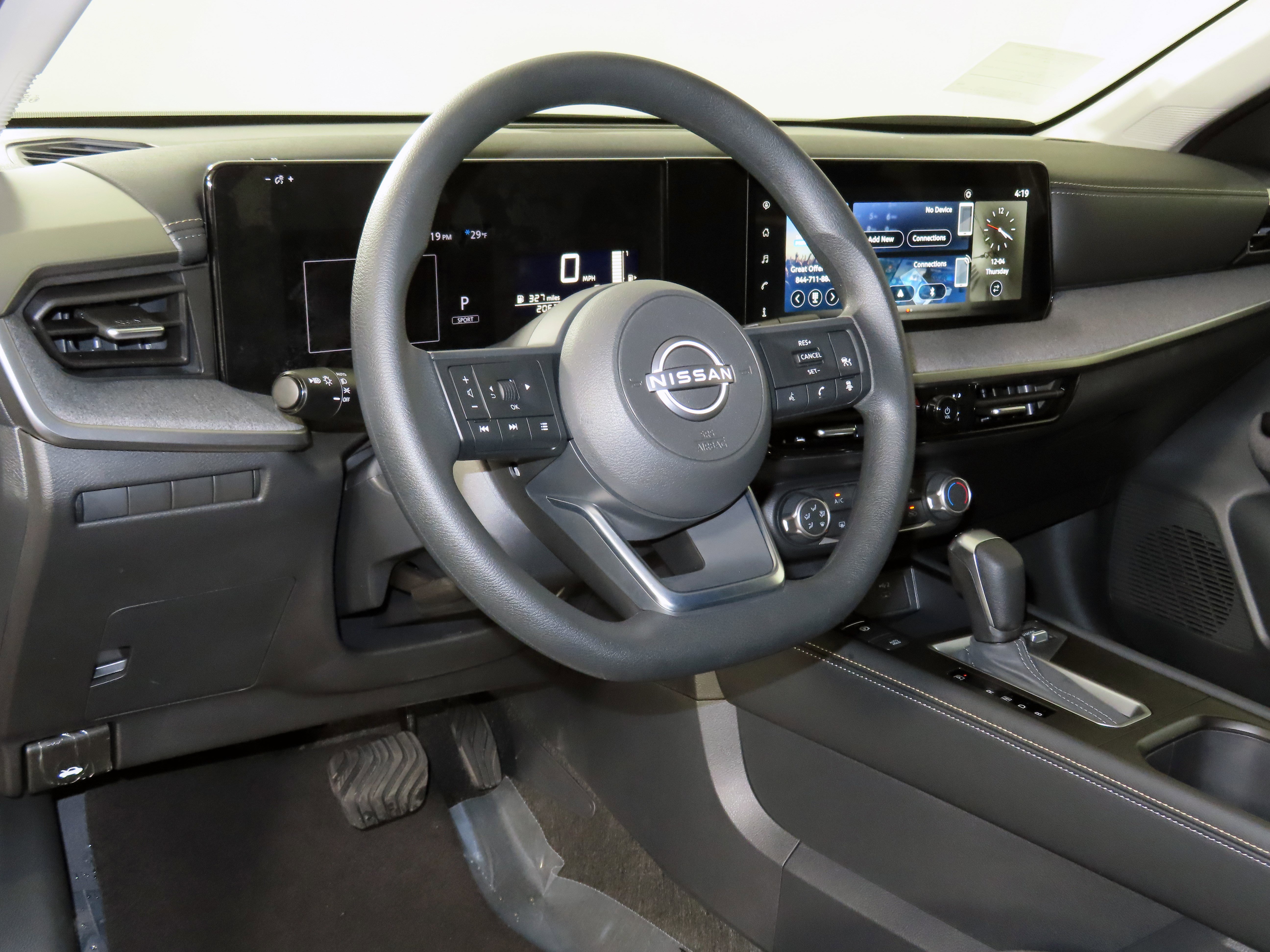 Certified 2025 Nissan Kicks SV w/ Illumination Package image 33