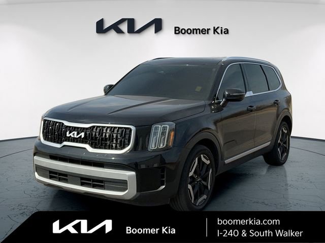 Used 2023 Kia Telluride EX w/ EX Captain's Chair Package image 1