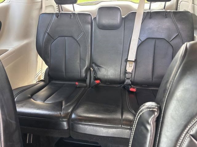 Used 2024 Chrysler Pacifica Touring-L FWD image 32
