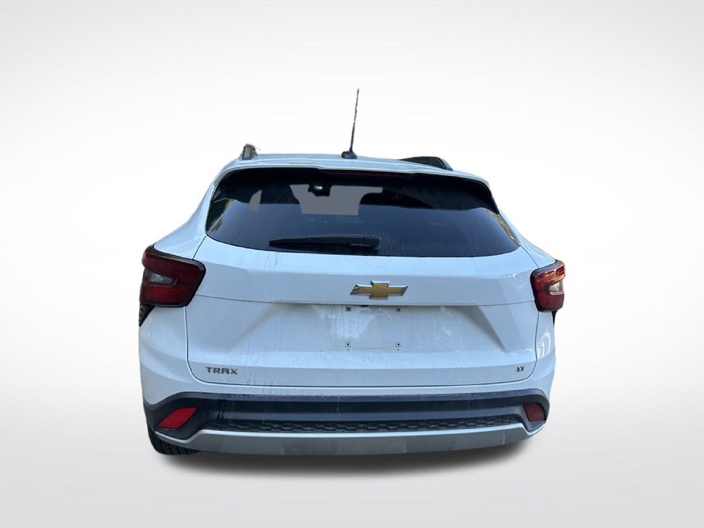 Used 2024 Chevrolet Trax LT w/ LT Convenience Package FWD image 5