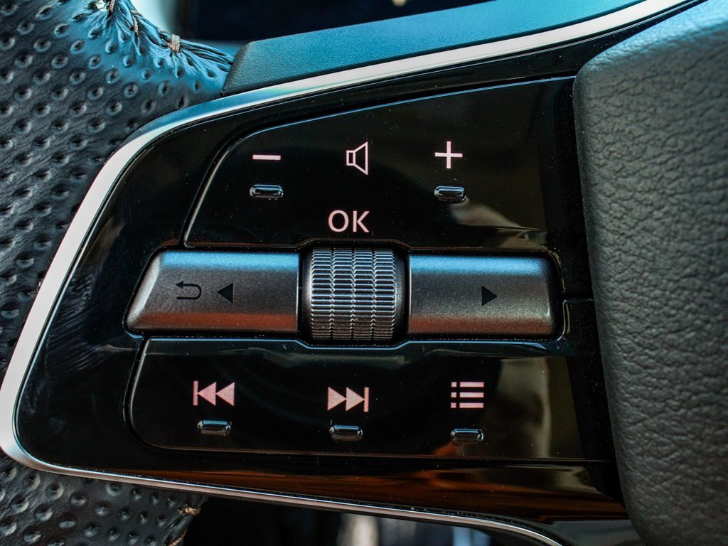 Used 2023 Nissan Ariya AWD image 28