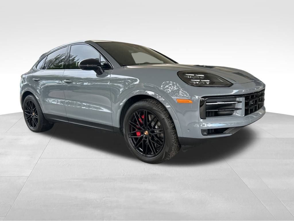 Used 2025 Porsche Cayenne S image 2