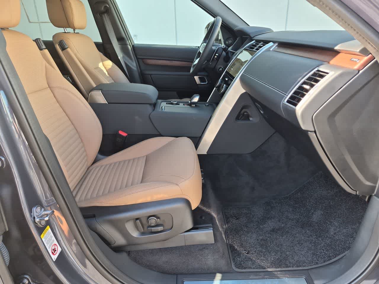 Certified 2025 Land Rover Discovery Dynamic SE AWD/4WD image 22