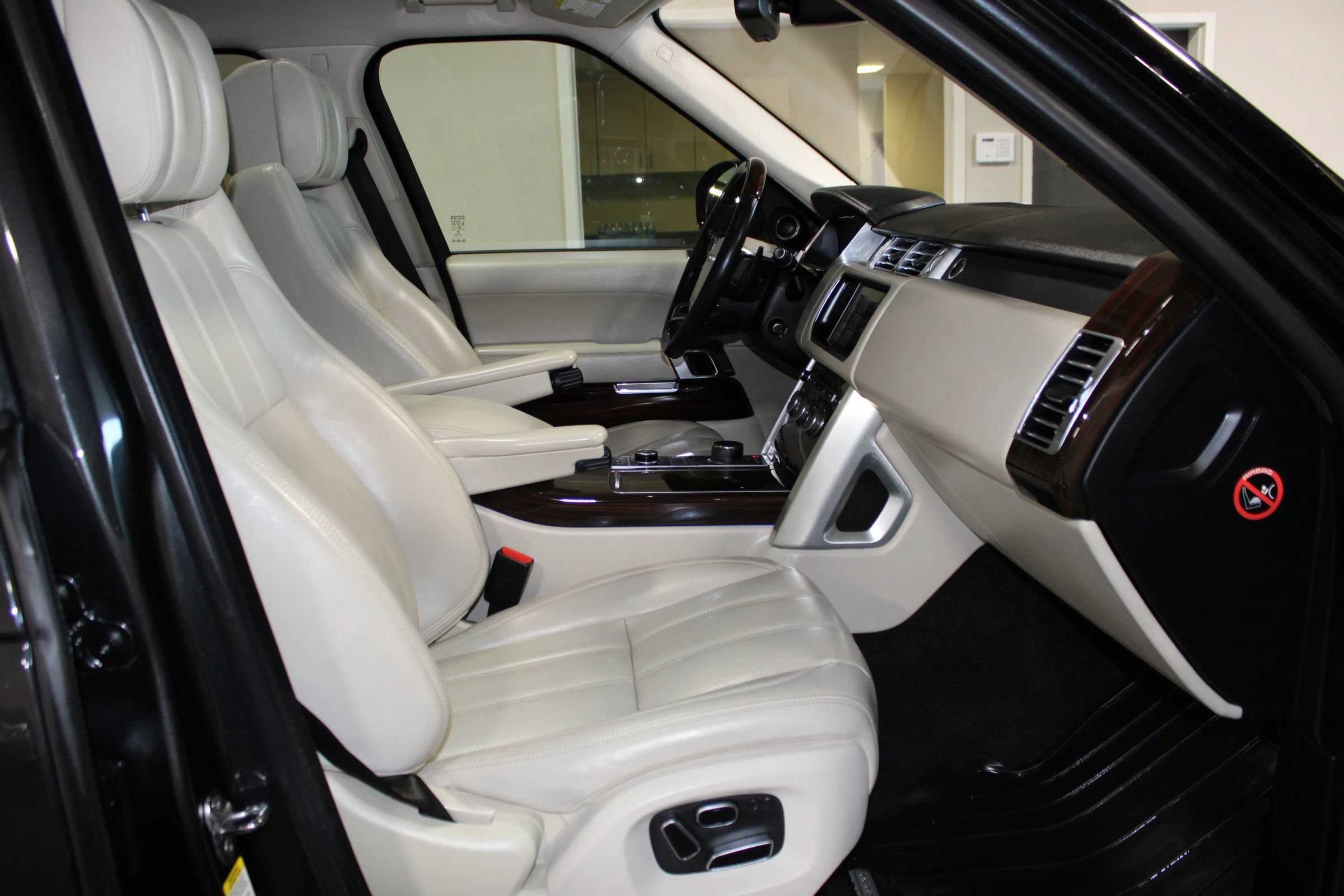 Used 2014 Land Rover Range Rover Supercharged AWD/4WD image 37