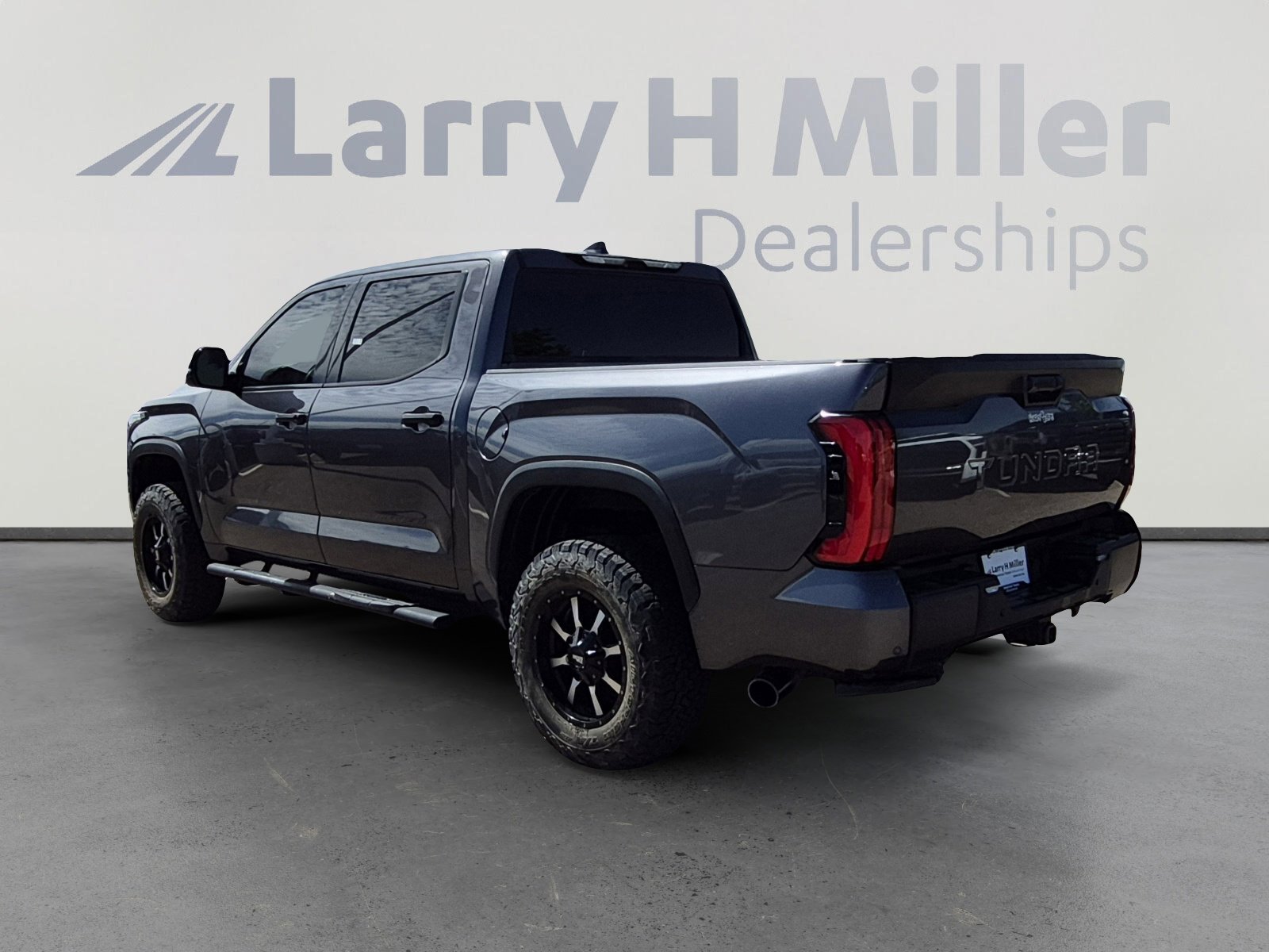 Used 2023 Toyota Tundra SR5 w/ SR5 Convenience Package AWD/4WD image 3
