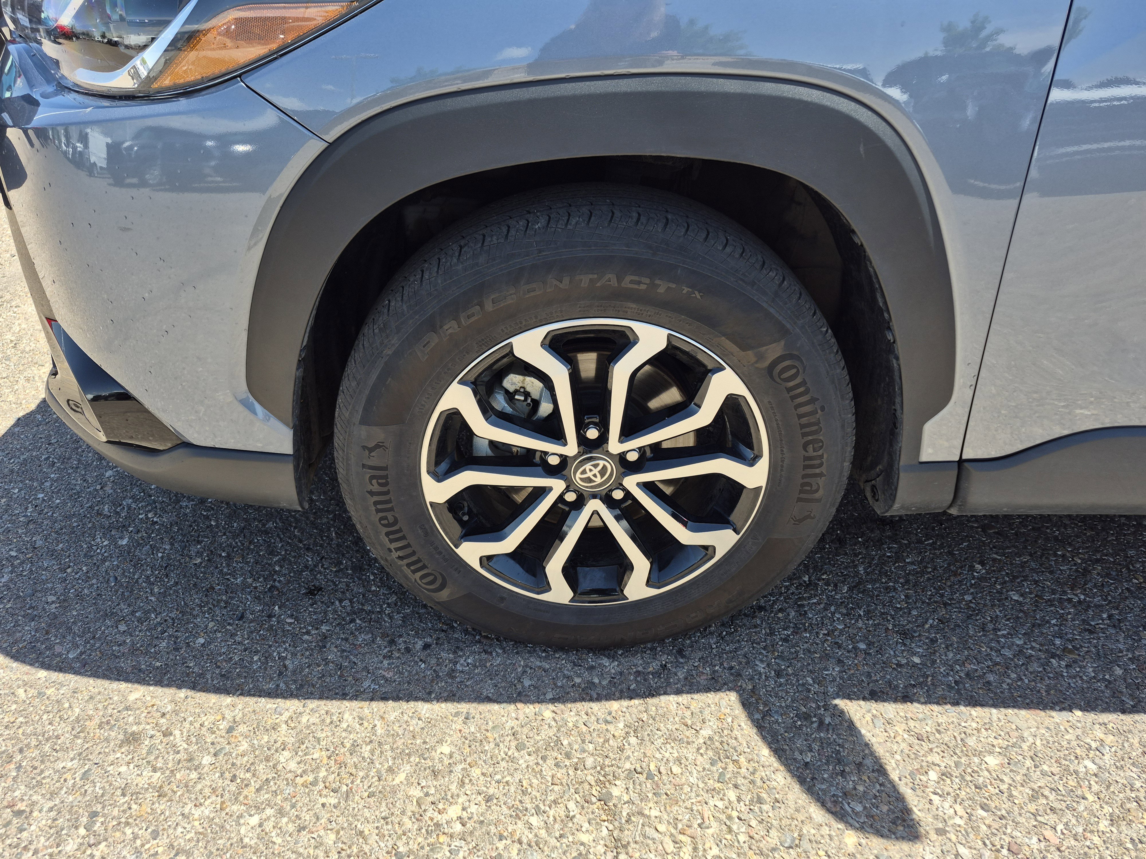 Used 2025 Toyota Corolla Cross AWD Hybrid image 24