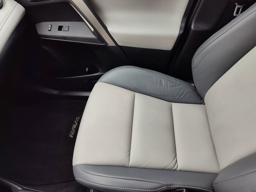 Used 2015 Toyota RAV4 Limited image 31