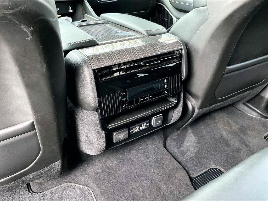 Used 2022 Jeep Wagoneer Series III AWD/4WD image 28