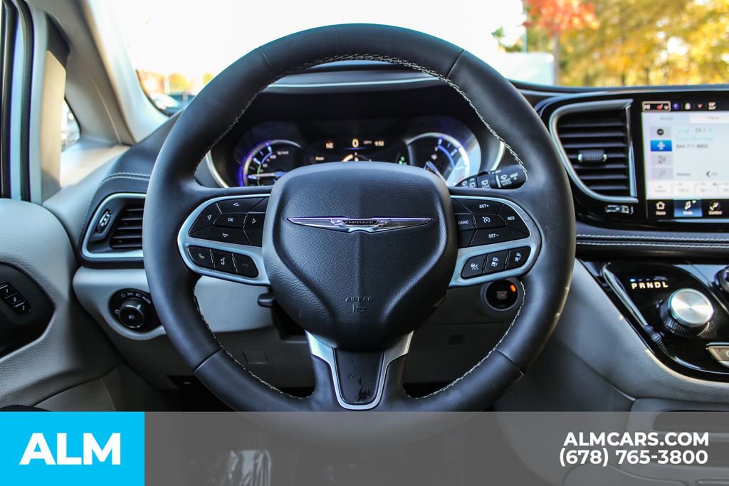 Used 2024 Chrysler Pacifica Select image 28