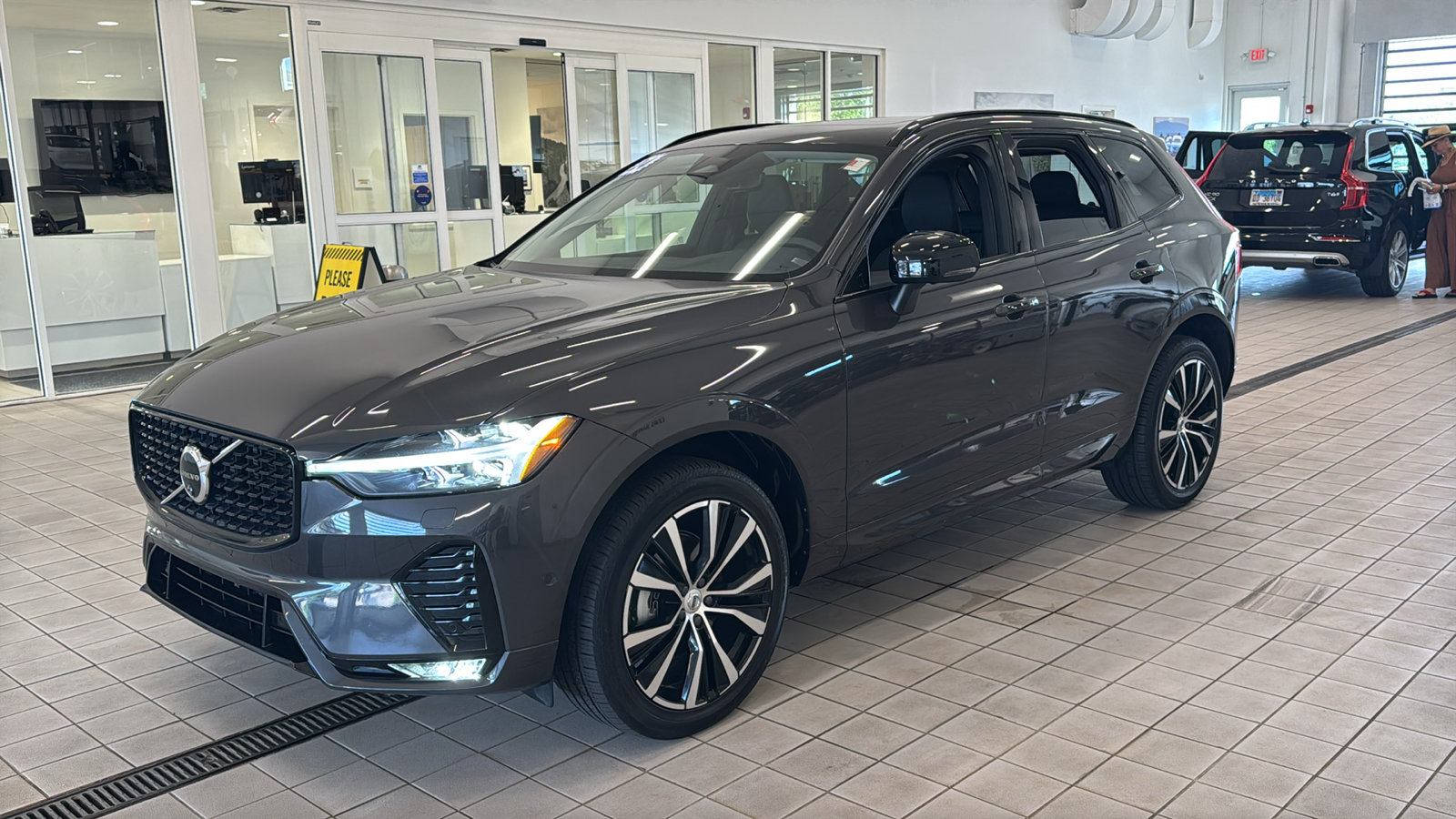 Used 2024 Volvo XC60 B5 Plus w/ Protection Package Premier AWD/4WD image 9