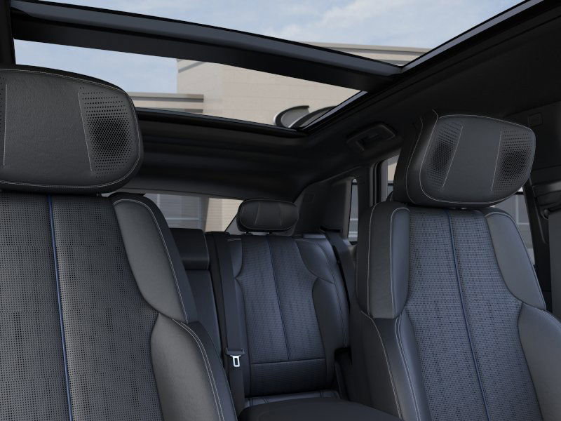 New 2025 Cadillac Lyriq Luxury image 24