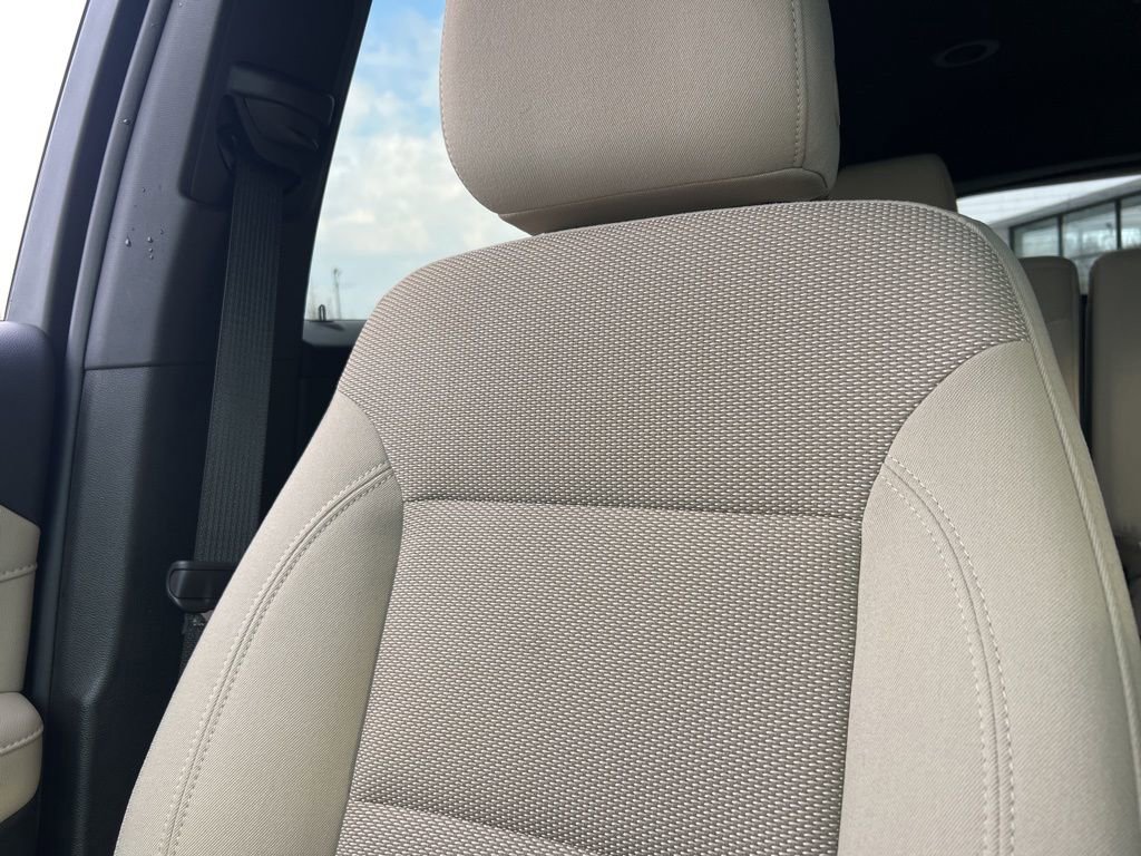 Used 2022 Chevrolet Traverse LS image 22