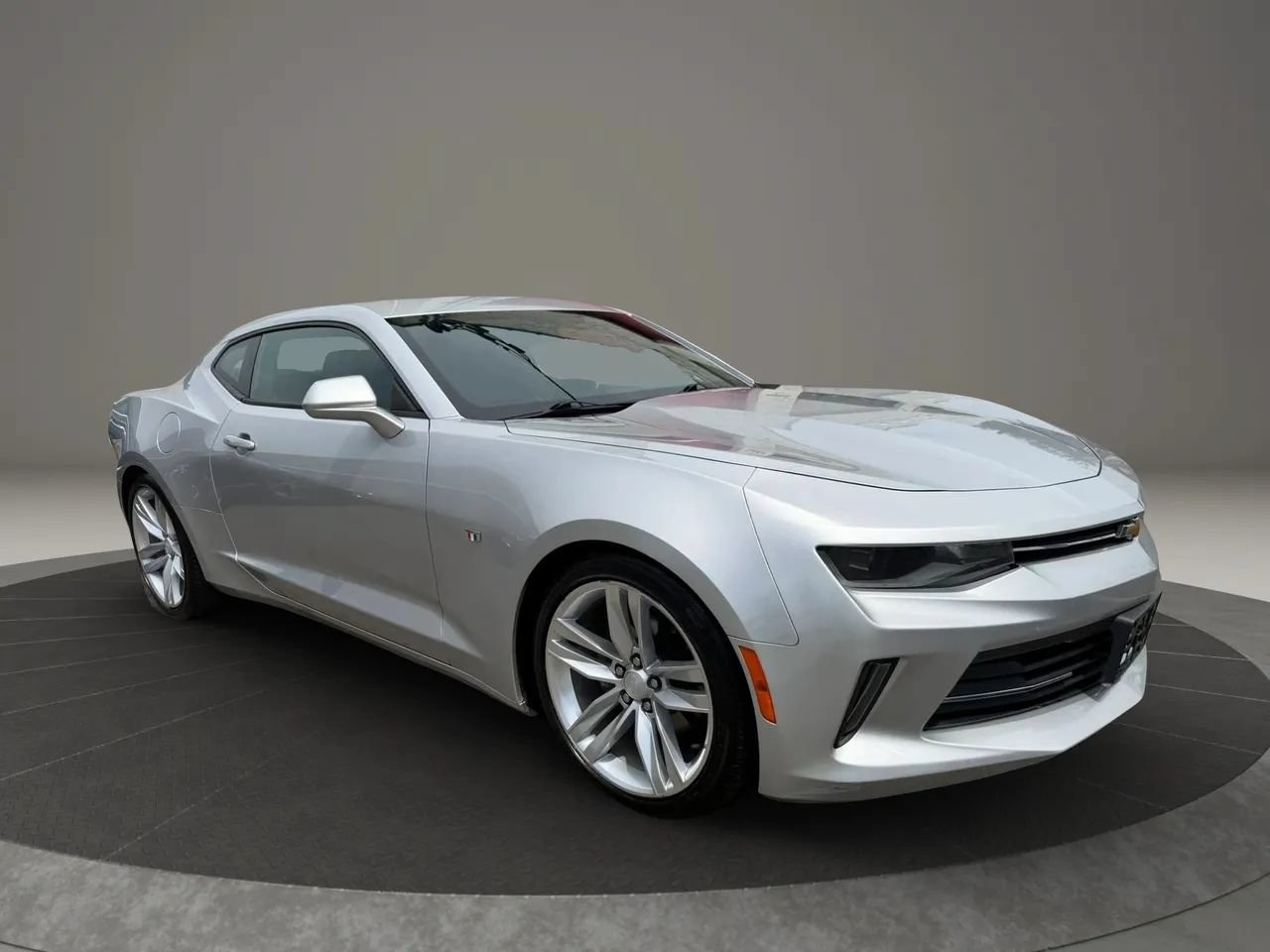 Used 2018 Chevrolet Camaro LT w/ RS Package RWD image 3