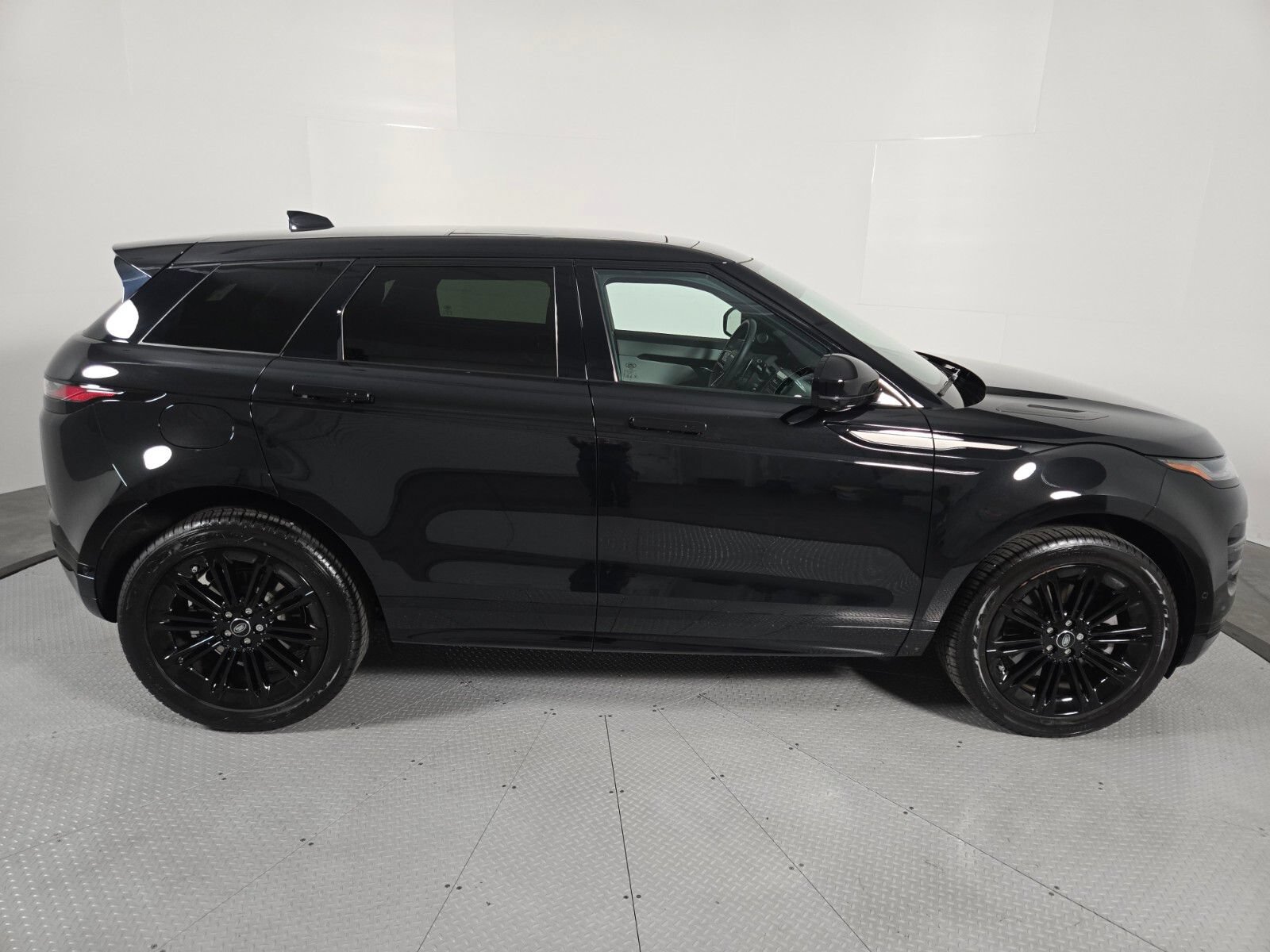 Used 2026 Land Rover Range Rover Evoque Dynamic SE AWD/4WD image 6