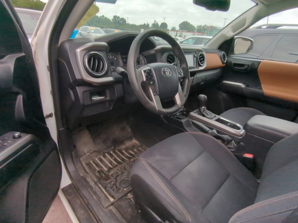 Used 2017 Toyota Tacoma SR5 w/ Tow Package AWD/4WD image 8