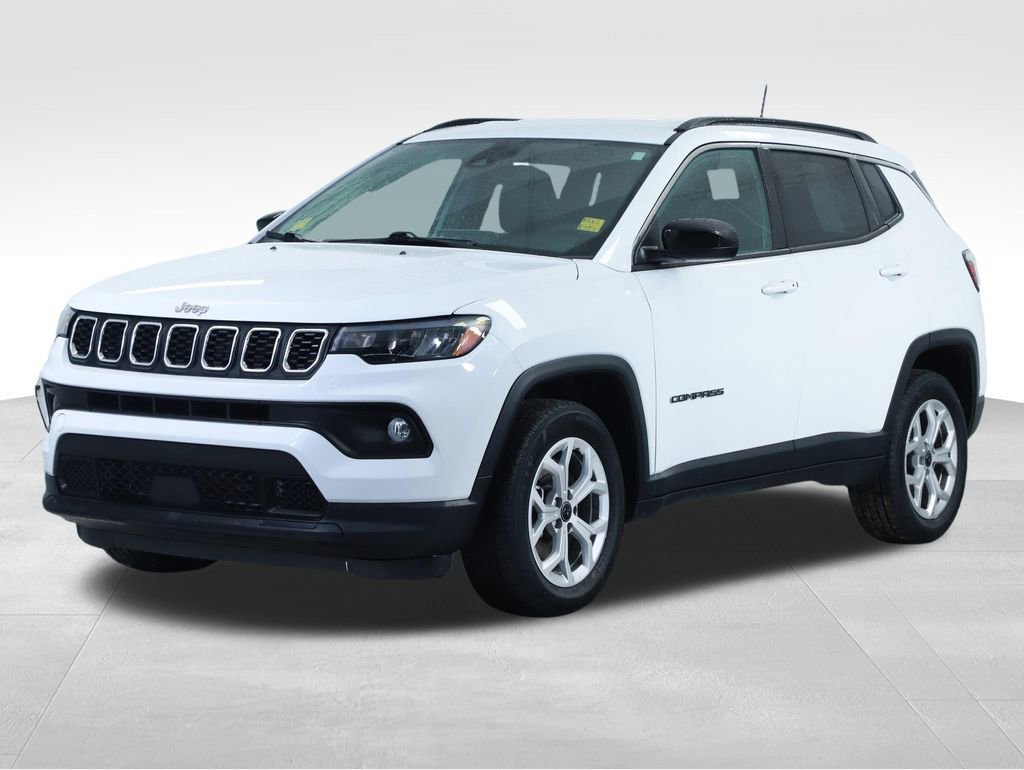 Used 2025 Jeep Compass Latitude image 8