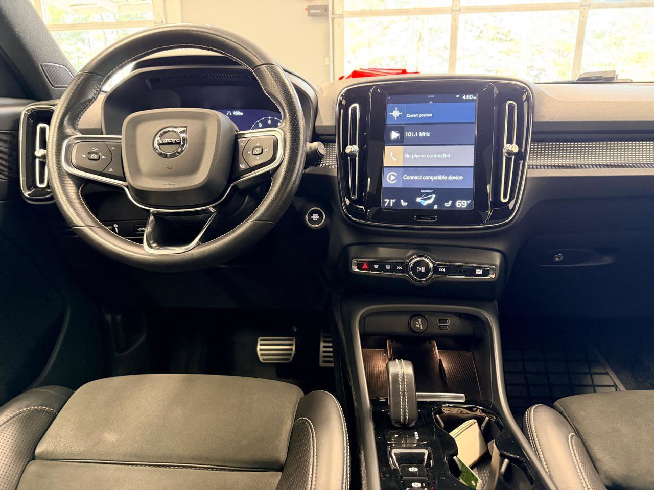 Used 2021 Volvo XC40 T4 R-Design w/ Advanced Package image 32