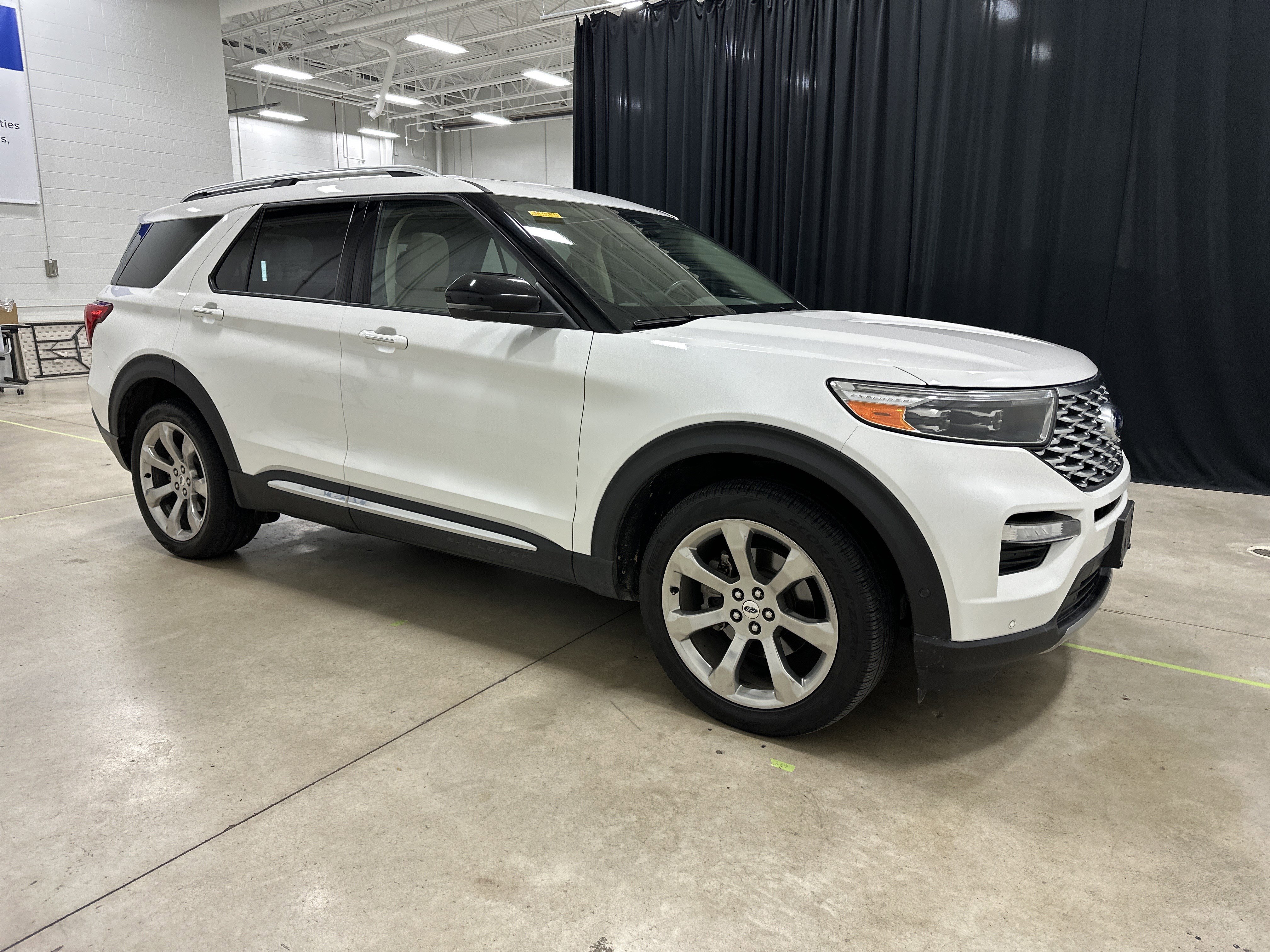 Used 2020 Ford Explorer Platinum w/ Premium Technology Package image 2