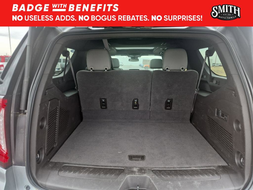Used 2023 GMC Yukon XL SLT w/ SLT Premium Package image 13