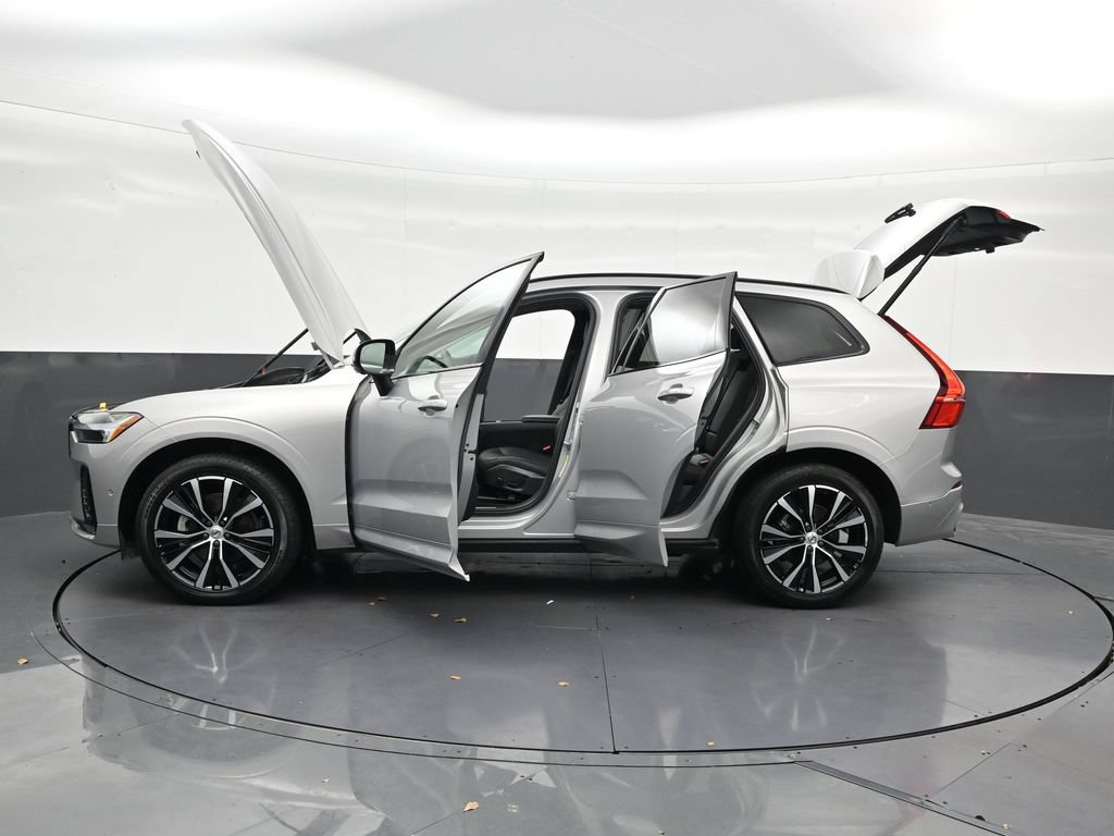 Certified 2024 Volvo XC60 B5 Plus AWD/4WD image 36