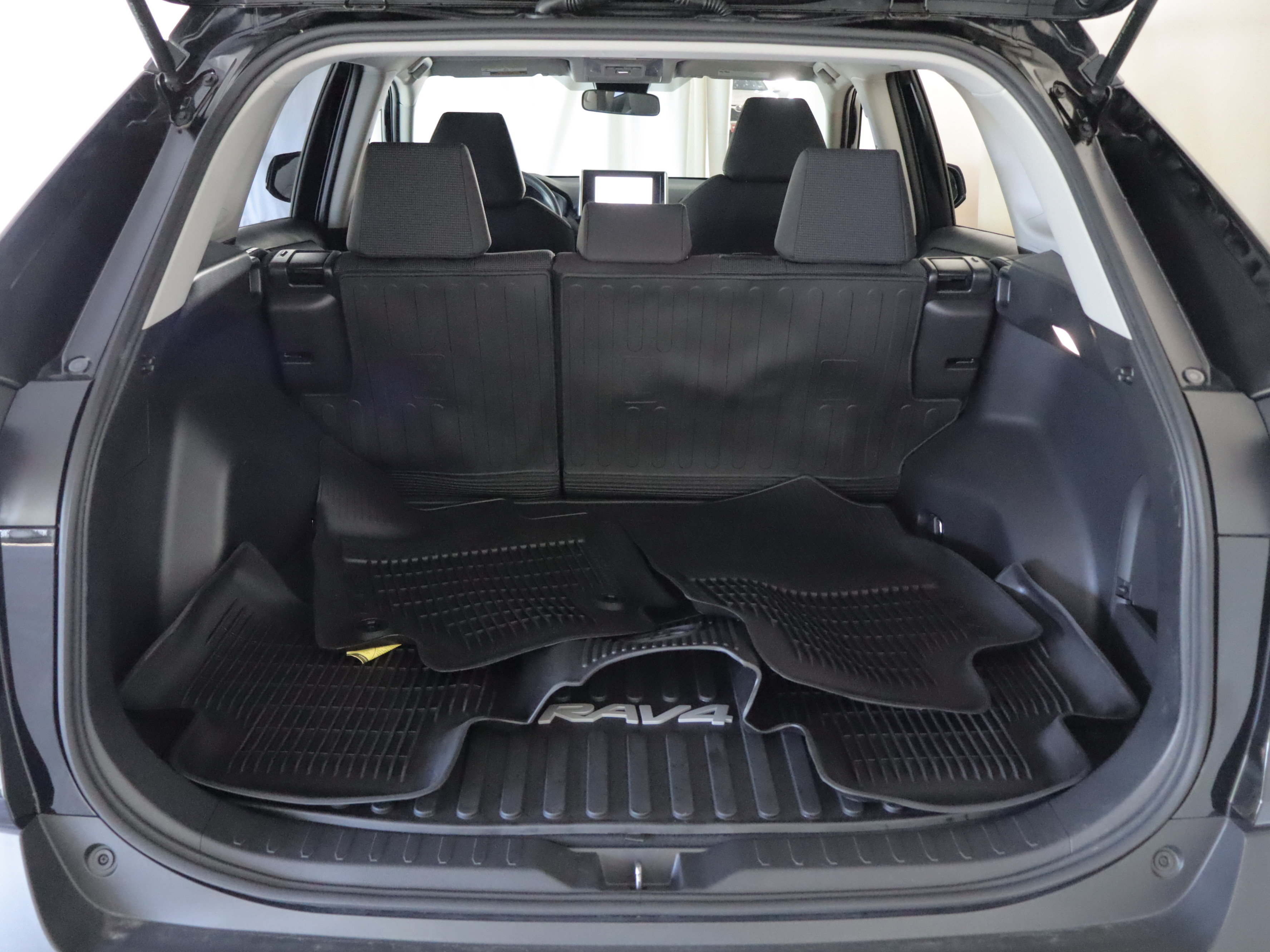 Used 2025 Toyota RAV4 LE AWD/4WD image 19