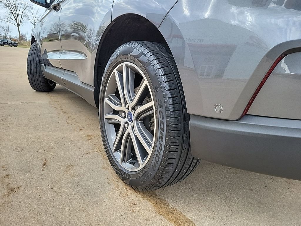 Used 2021 Ford Edge Titanium w/ Equipment Group 301A image 18