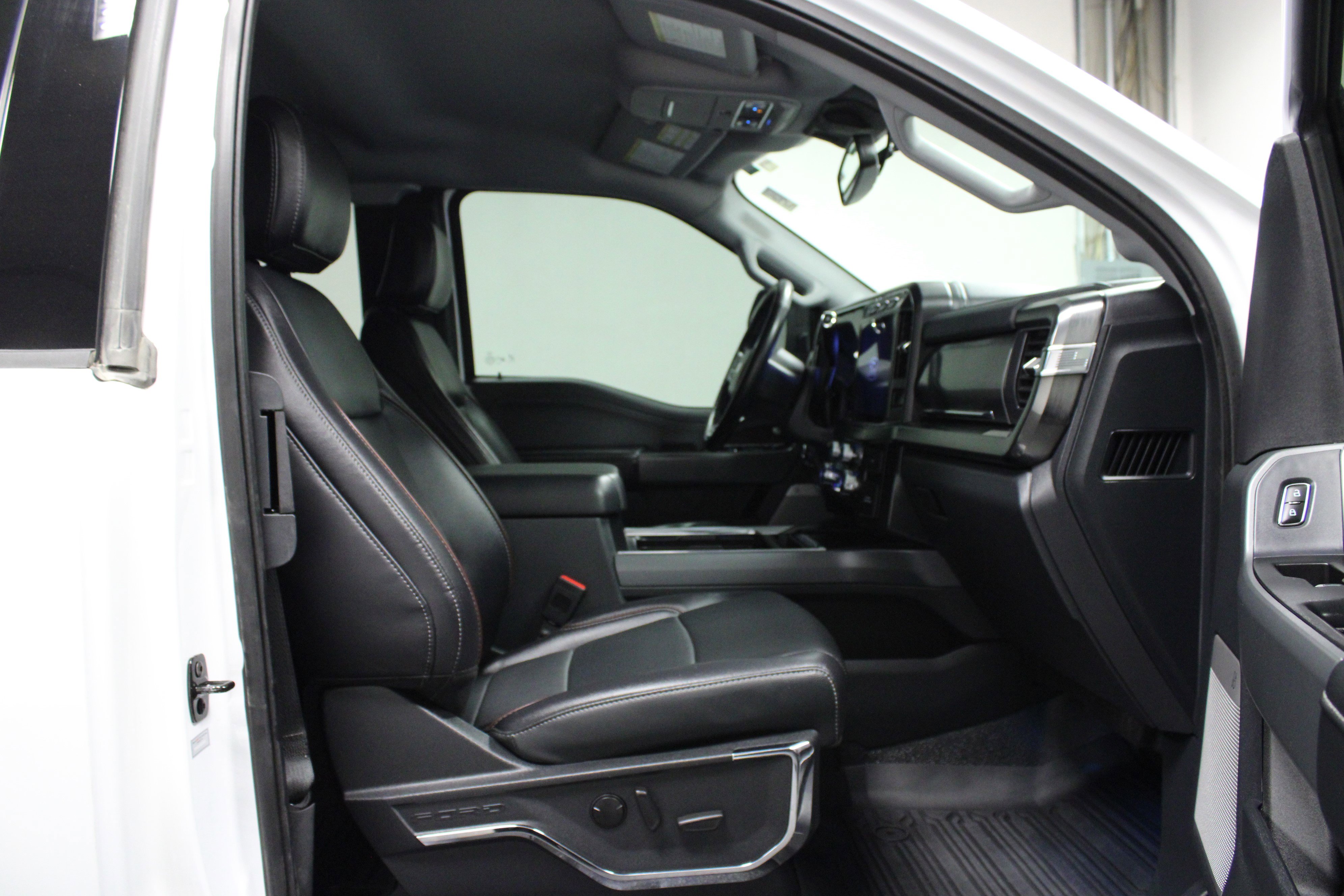 Used 2024 Ford F250 Lariat image 16