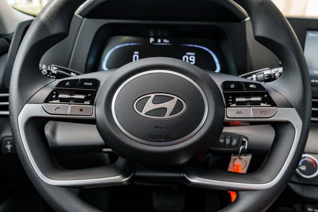 Certified 2025 Hyundai Elantra SE image 9