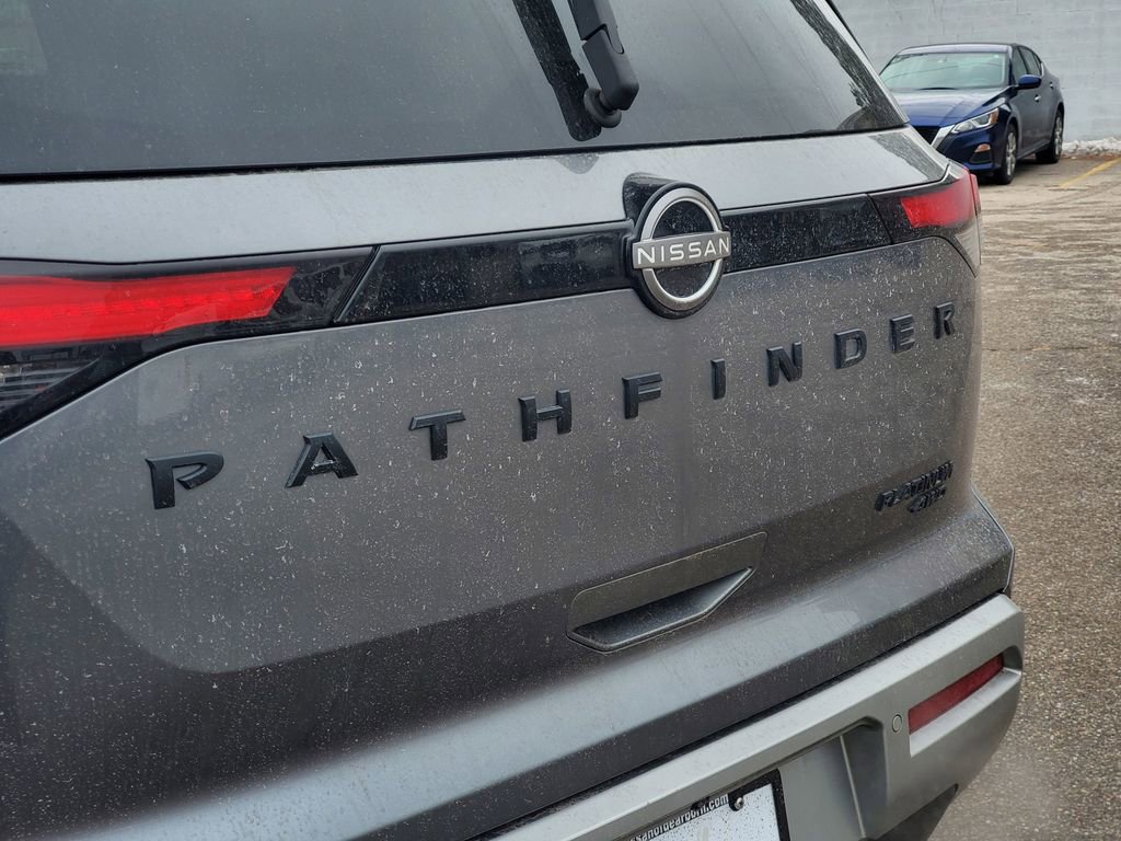 Used 2023 Nissan Pathfinder Platinum image 6