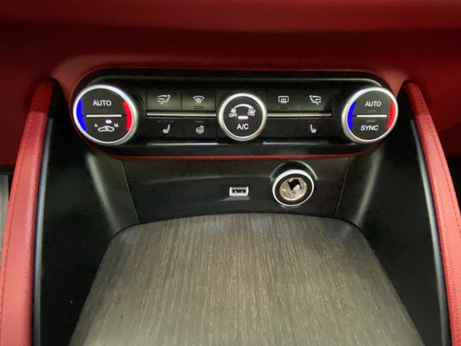 Used 2019 Alfa Romeo Stelvio Ti image 32