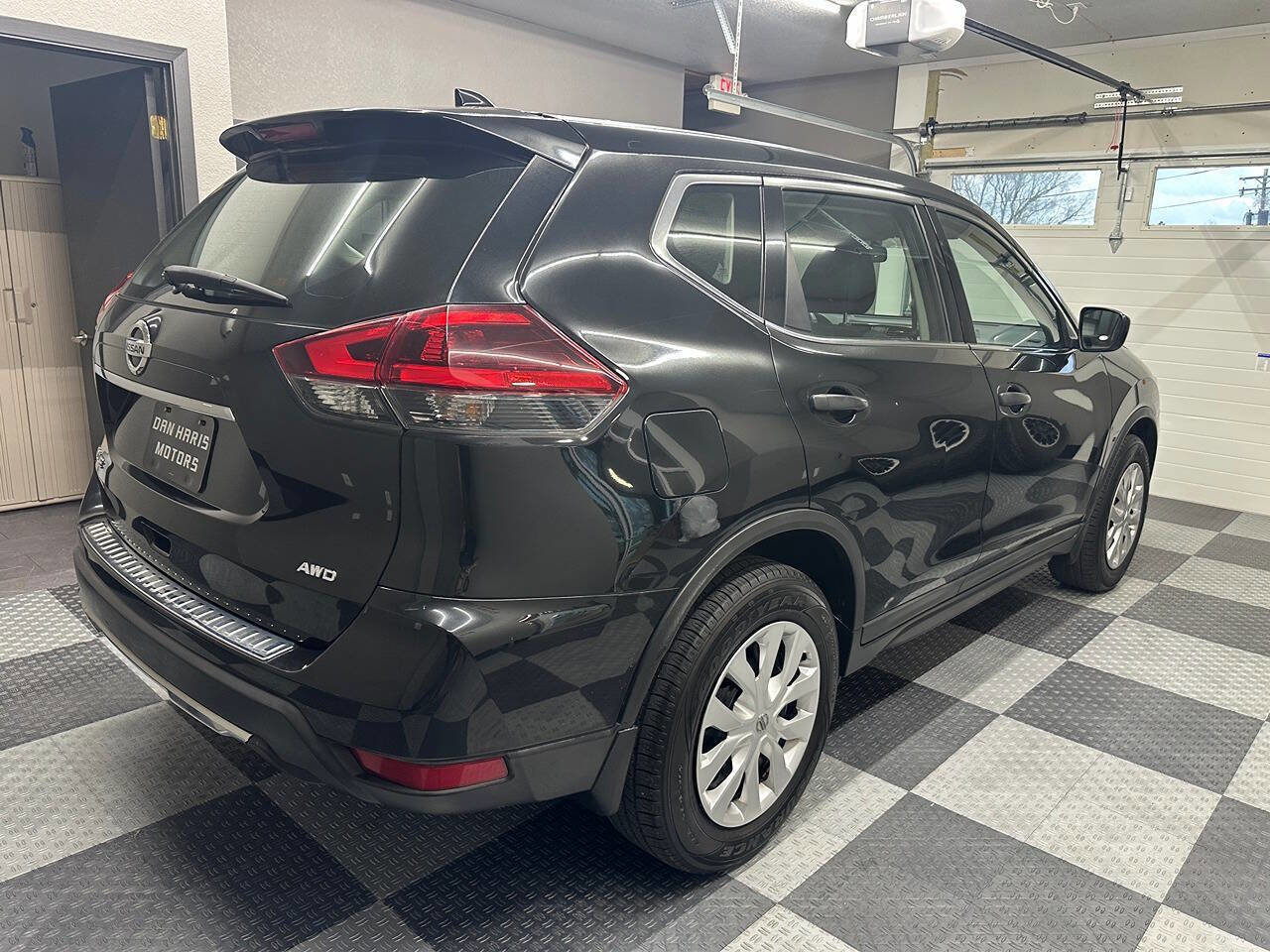 Used 2018 Nissan Rogue S image 10