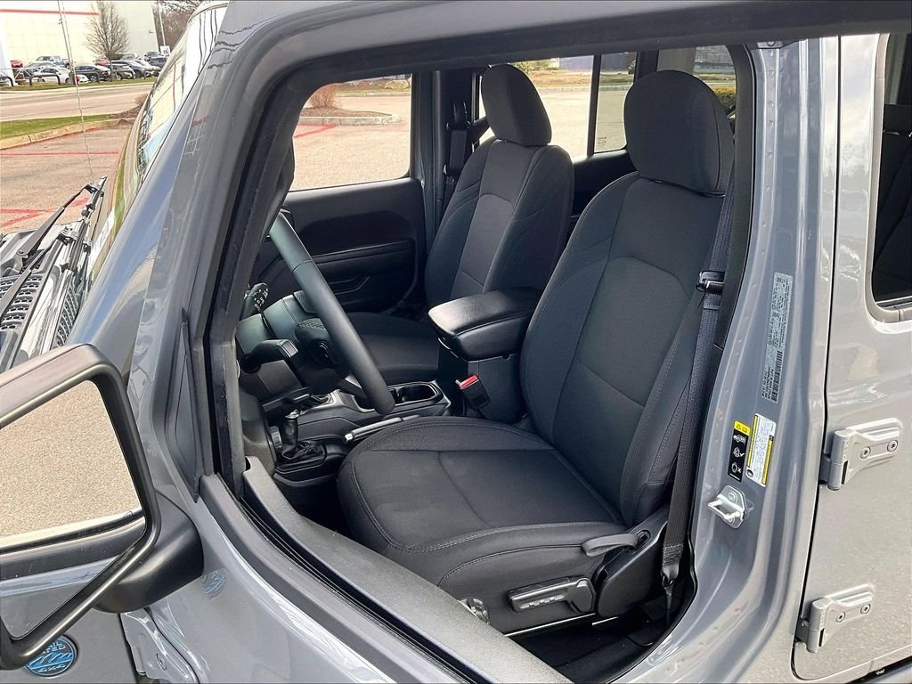 Used 2023 Jeep Wrangler Unlimited w/ Cold Weather Group AWD/4WD image 10