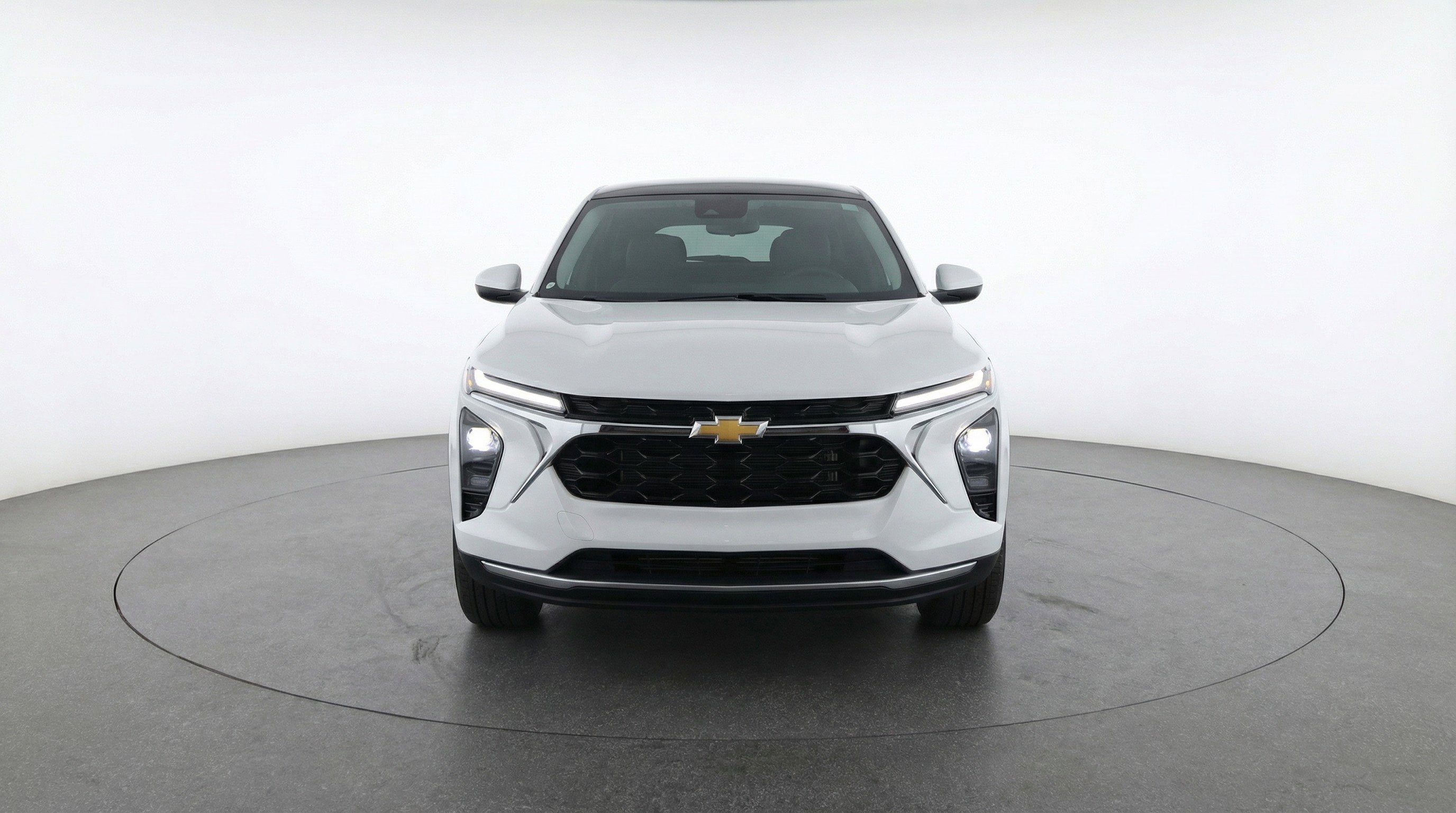 Used 2025 Chevrolet Trax LT FWD image 2