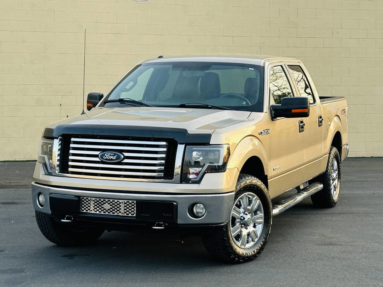 Used 2012 Ford F150 XLT w/ XTR Pkg image 3