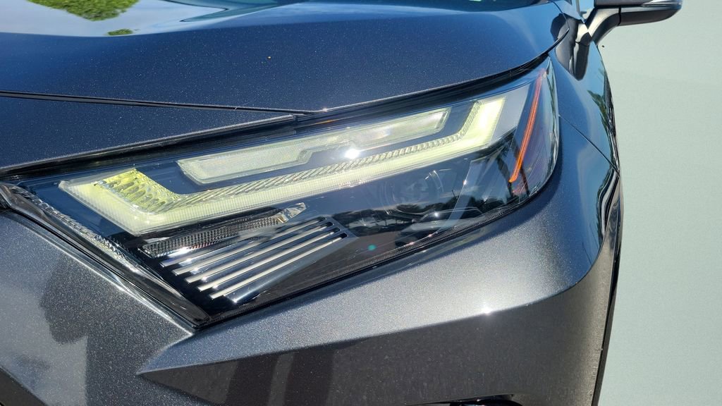 Used 2022 Toyota RAV4 SE w/ Weather & Moonroof Package AWD/4WD image 24