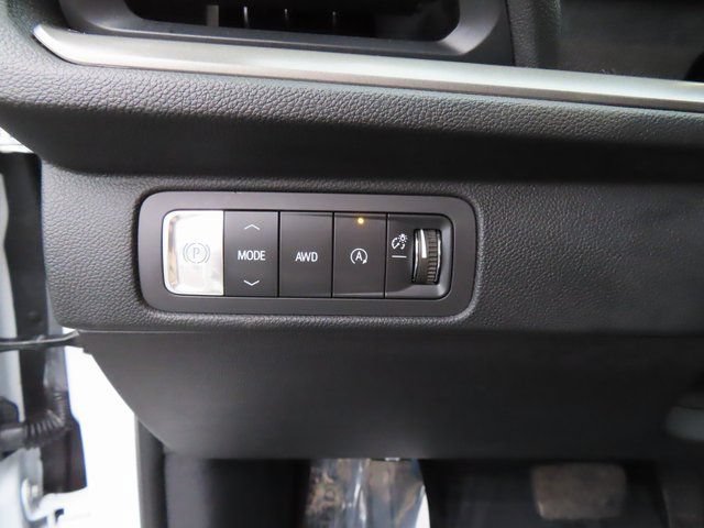 Used 2025 Chevrolet Traverse LT AWD/4WD image 19