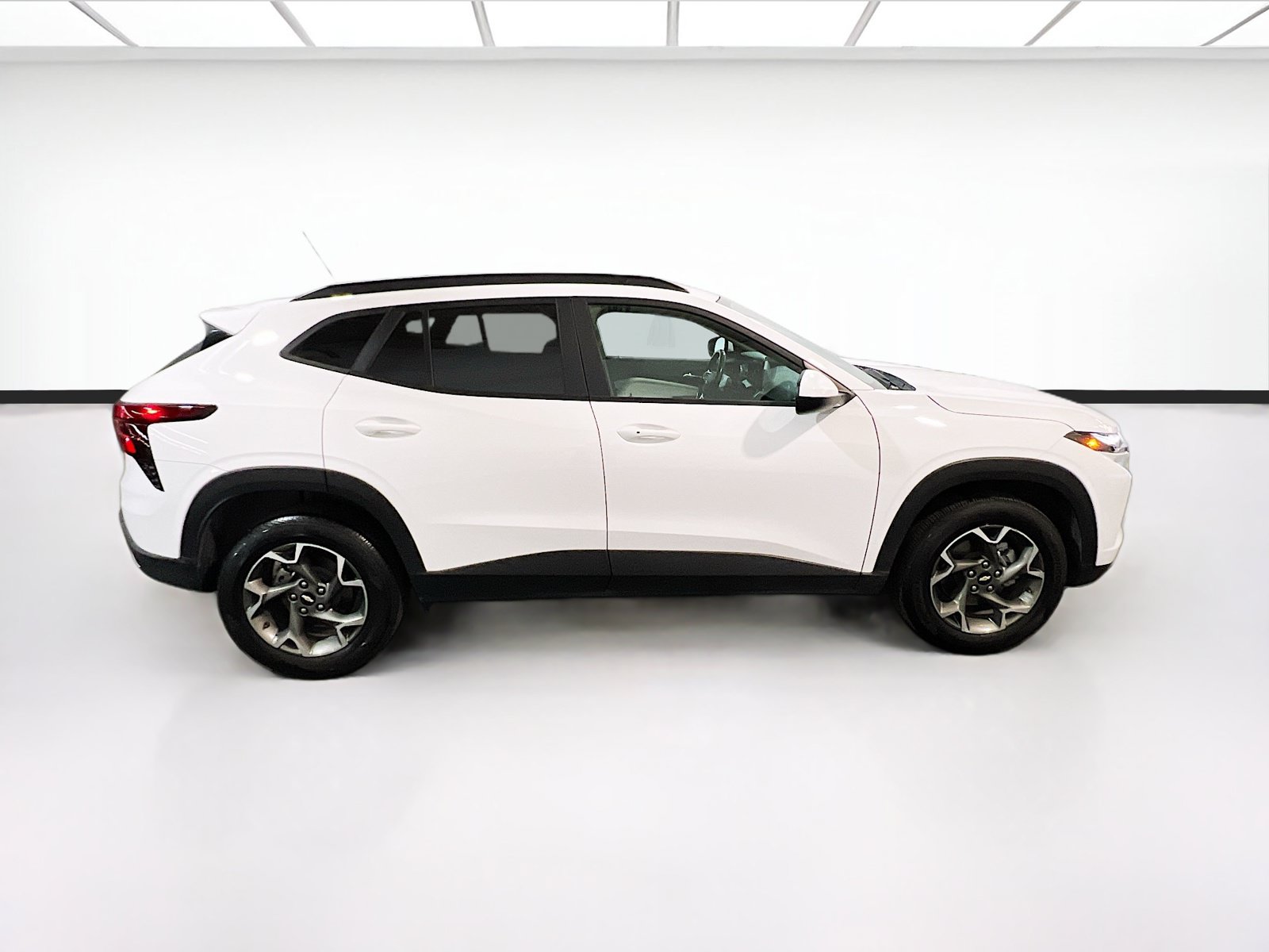 Used 2024 Chevrolet Trax LT w/ Driver Confidence Package FWD image 22