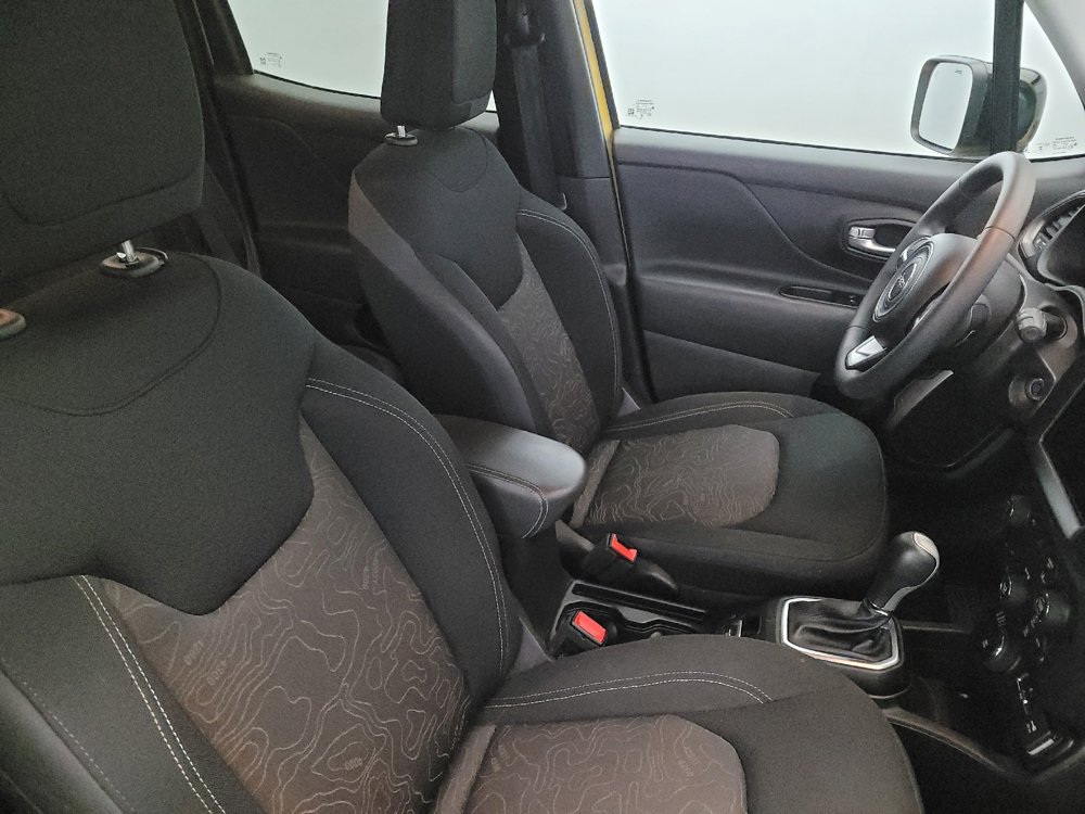 Used 2023 Jeep Renegade Latitude image 21