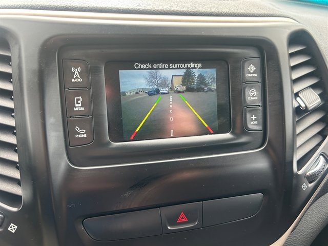 Used 2015 Jeep Cherokee Latitude w/ Cold Weather Group image 27