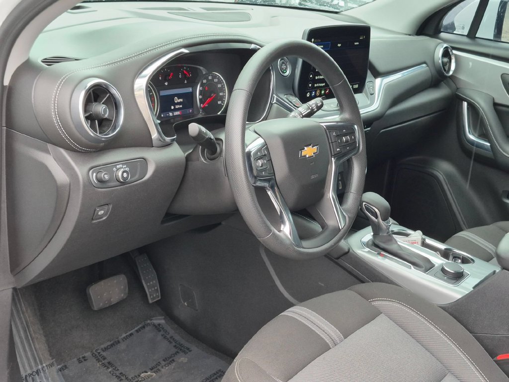 Used 2025 Chevrolet Blazer LT FWD image 15