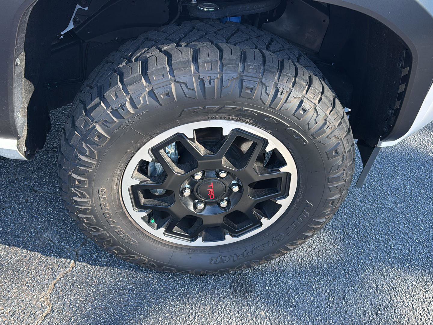 Used 2025 Toyota Tacoma TRD Off-Road image 31