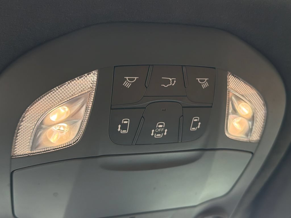 Used 2024 Chrysler Pacifica Pinnacle AWD/4WD image 32