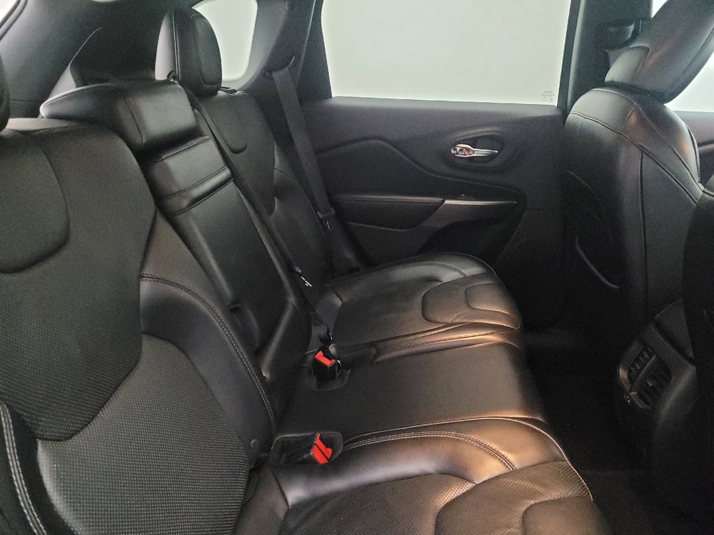 Used 2019 Jeep Cherokee Limited FWD image 19