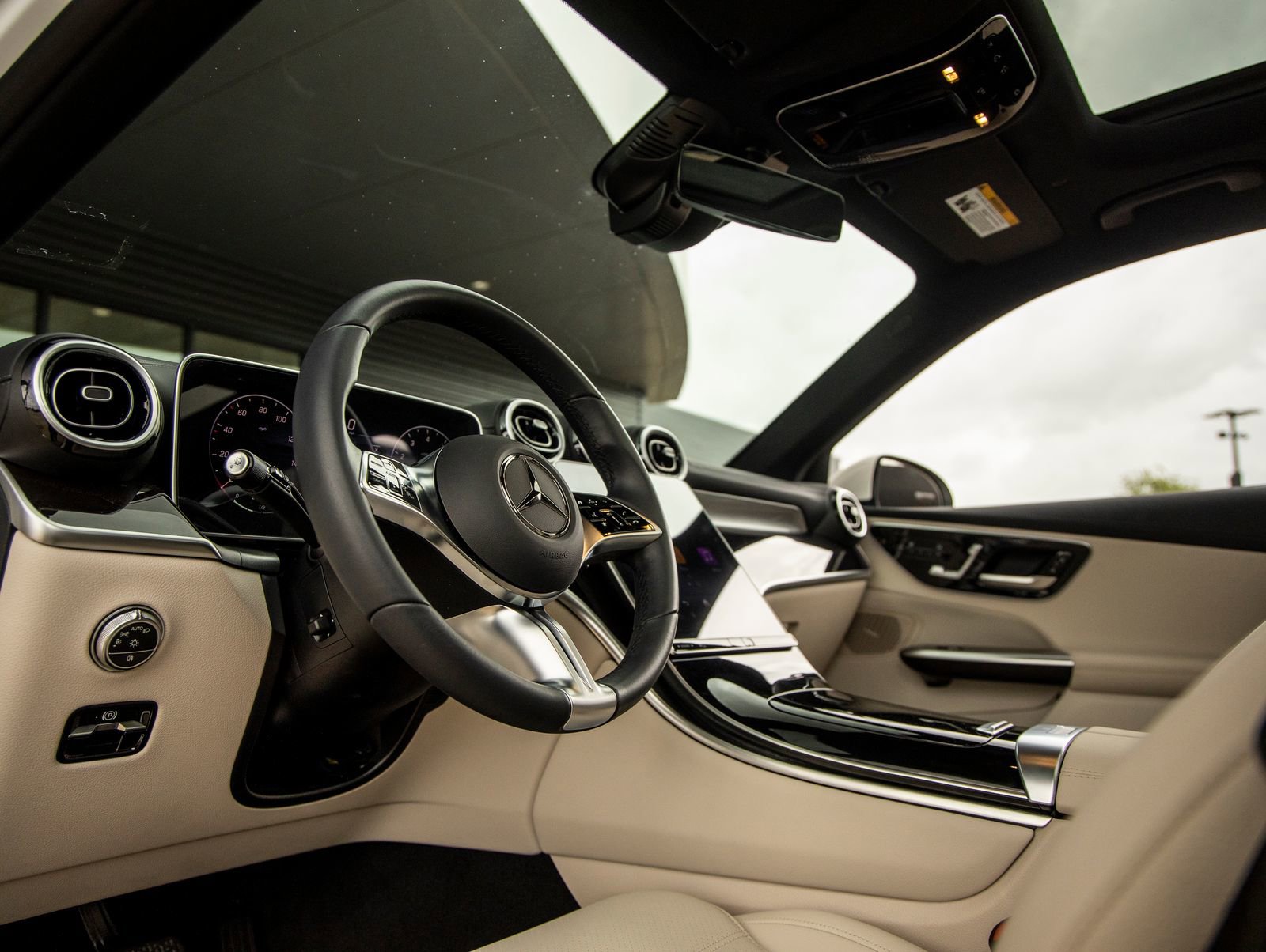 Used 2025 Mercedes-Benz GLC 300 image 22