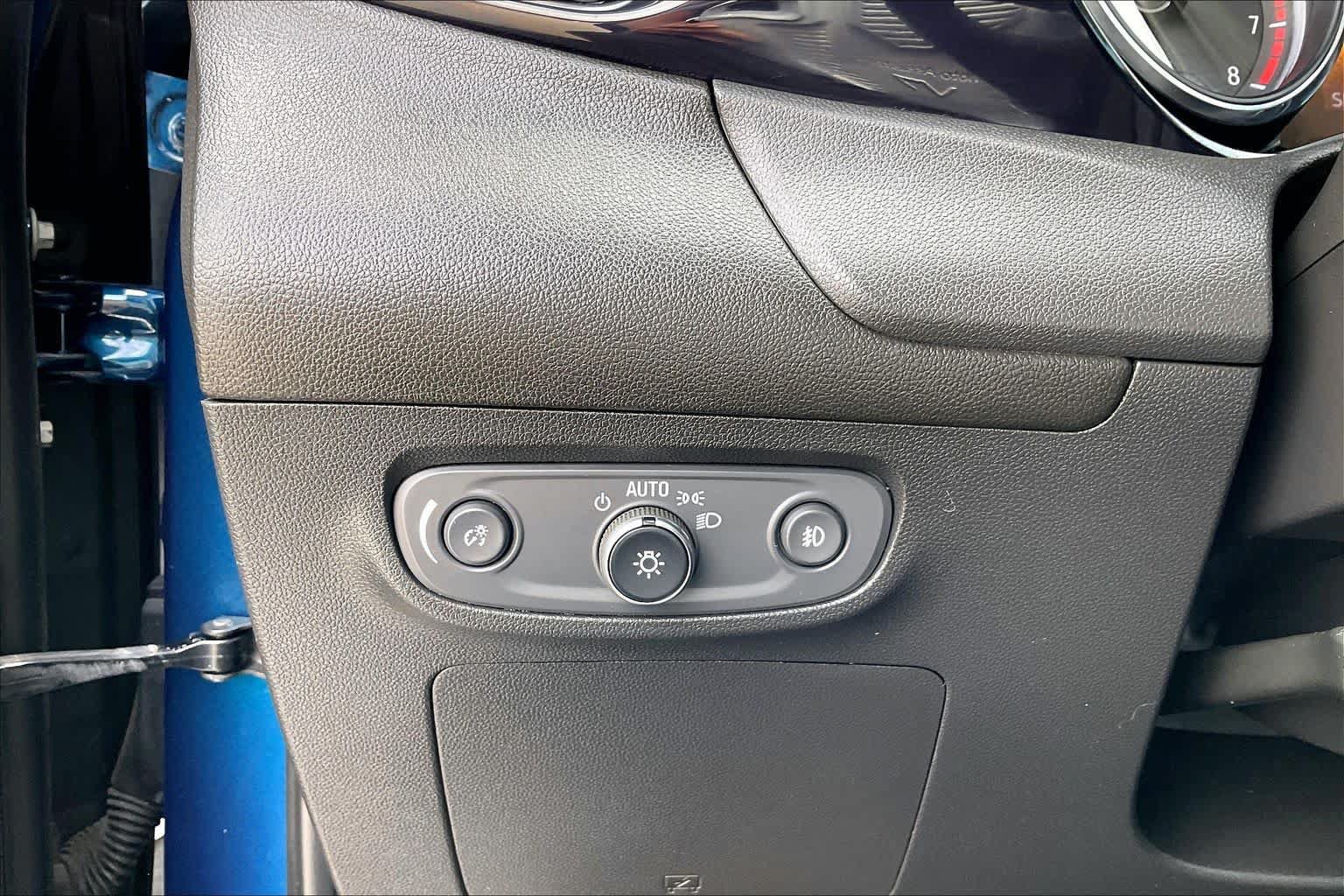 Used 2020 Buick Encore GX Essence FWD image 33
