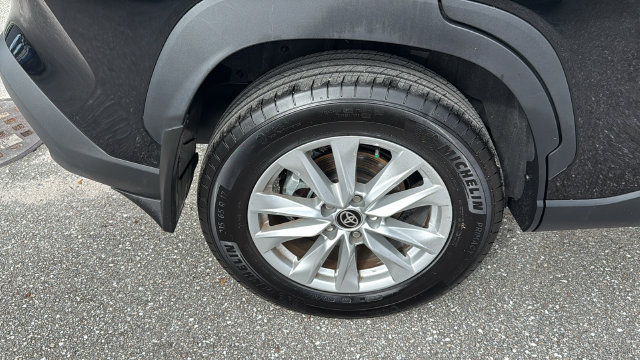 Used 2026 Toyota Corolla Cross LE FWD image 12